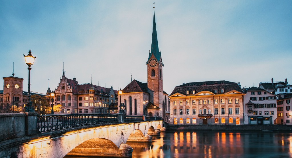 Zürich látképe a Limmat folyóval